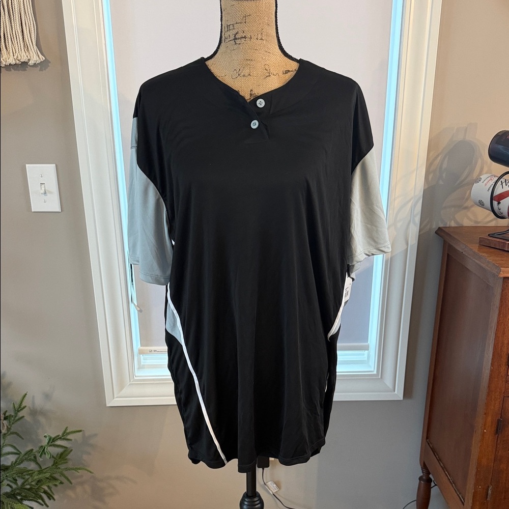 🆕 Russell Athletic Women's Black and Gray Jersey Top